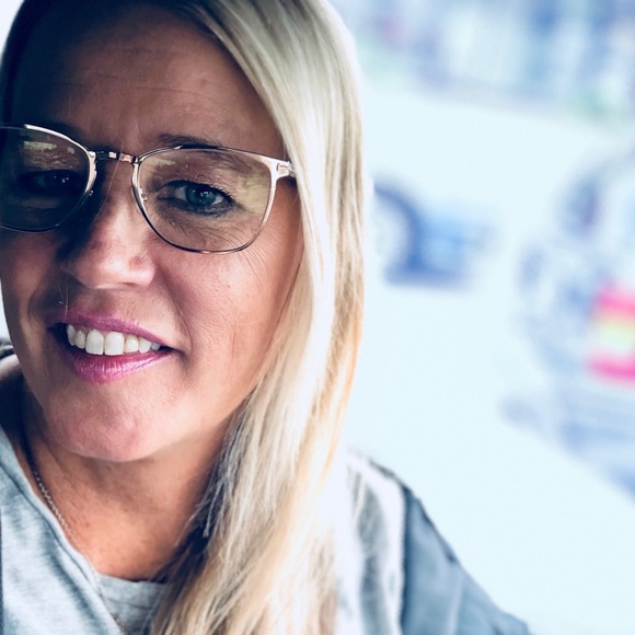 Meet your Posher, Karen - Picture 1 of 1